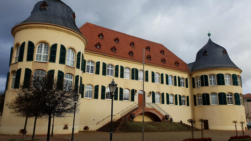 20200118_104628.jpg - Im Schloss befindet sich heutzutage die Verwaltung der Verbandsgemeinde.